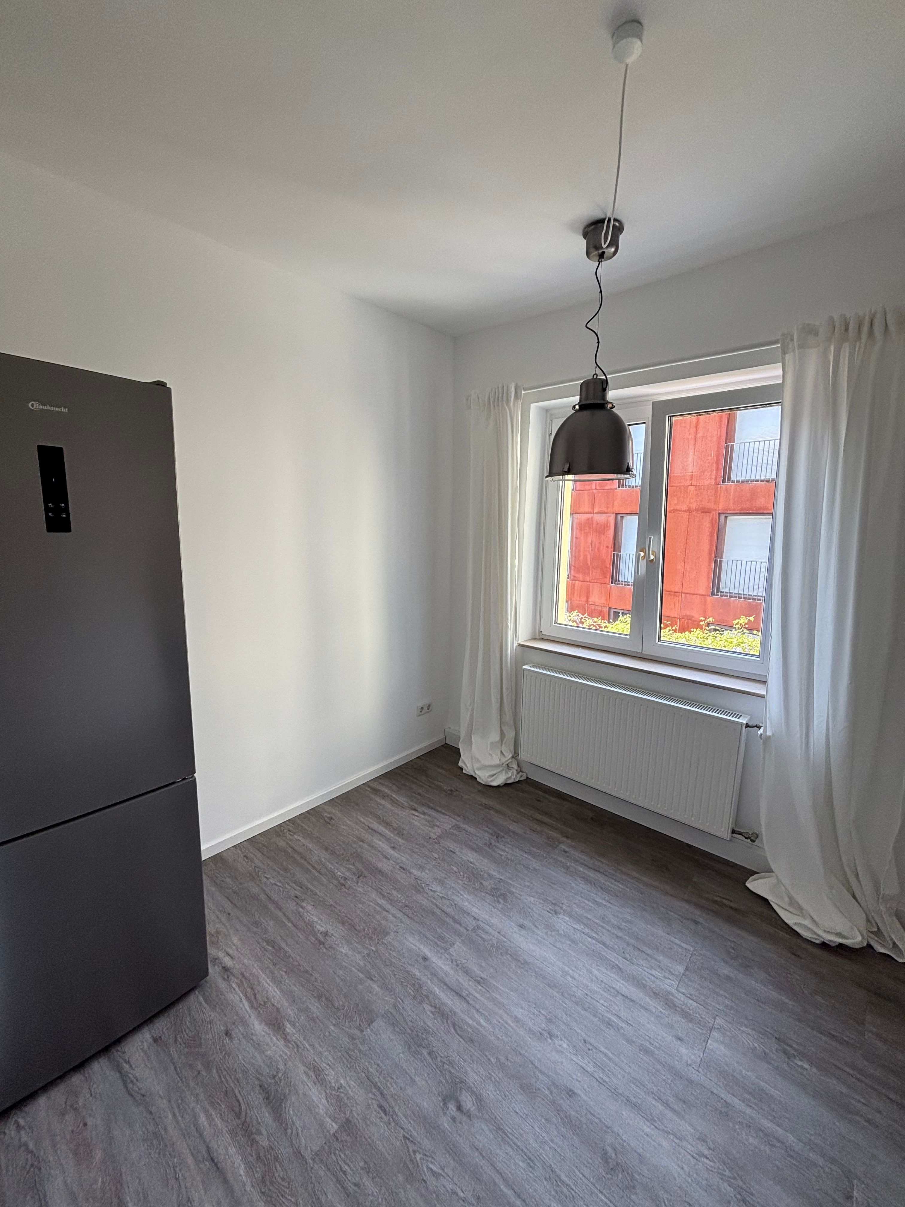  Modern Living With An Artistic Touch – Newly Renovated Apartment In Flingern  -  Modern Living with an Artistic Touch – Newly Renovated Apartment in Flingern  - Gallery -  4