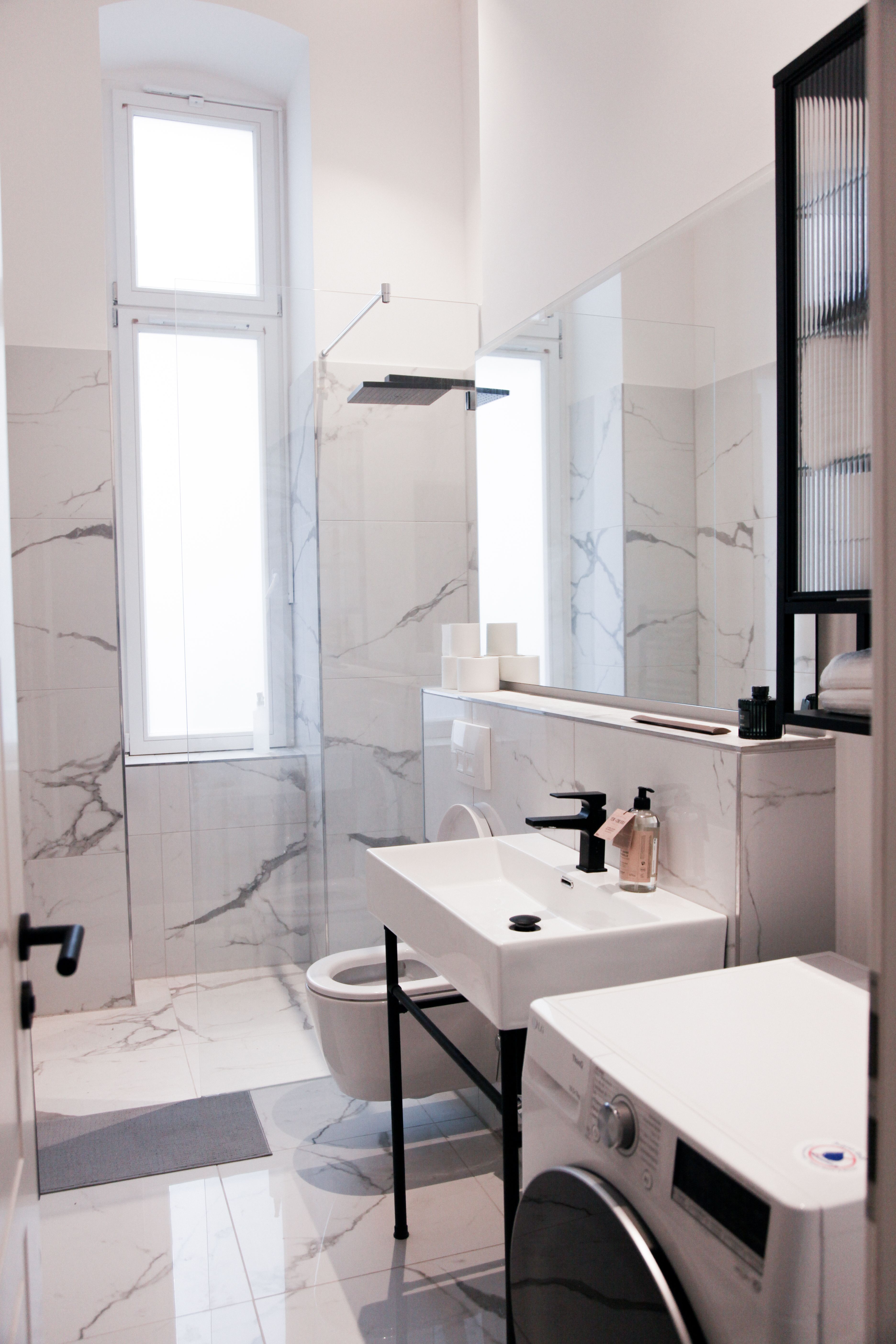  Gorgeously Renovated Altbau Apartment In A Great, Central Location  -  Gorgeously renovated Altbau apartment in a great, central location  - Gallery -  1