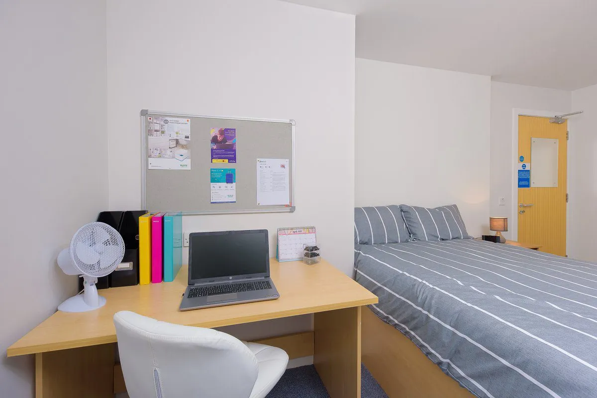 Single Bed Flat - Keiller Court - Gallery - 1