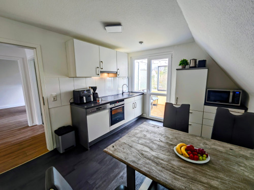 Your New Happy Place: Charming Home with Balcony Lounge & Private Workspace - Gallery - 21