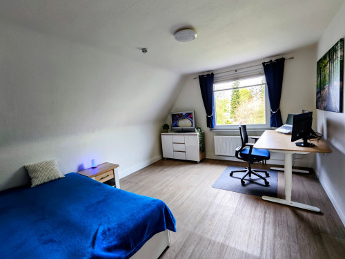 Your New Happy Place: Charming Home with Balcony Lounge & Private Workspace - Gallery - 29