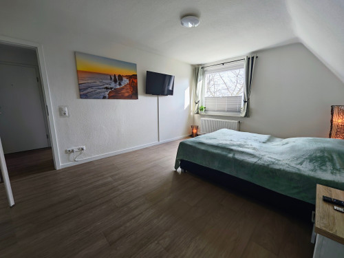 Your New Happy Place: Charming Home with Balcony Lounge & Private Workspace - Gallery - 23