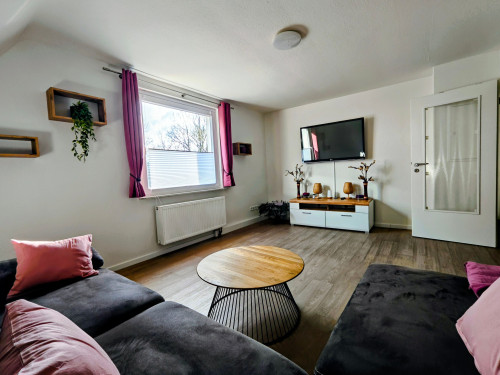 Your New Happy Place: Charming Home with Balcony Lounge & Private Workspace - Gallery - 17