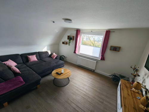 Your New Happy Place: Charming Home with Balcony Lounge & Private Workspace - Gallery - 30