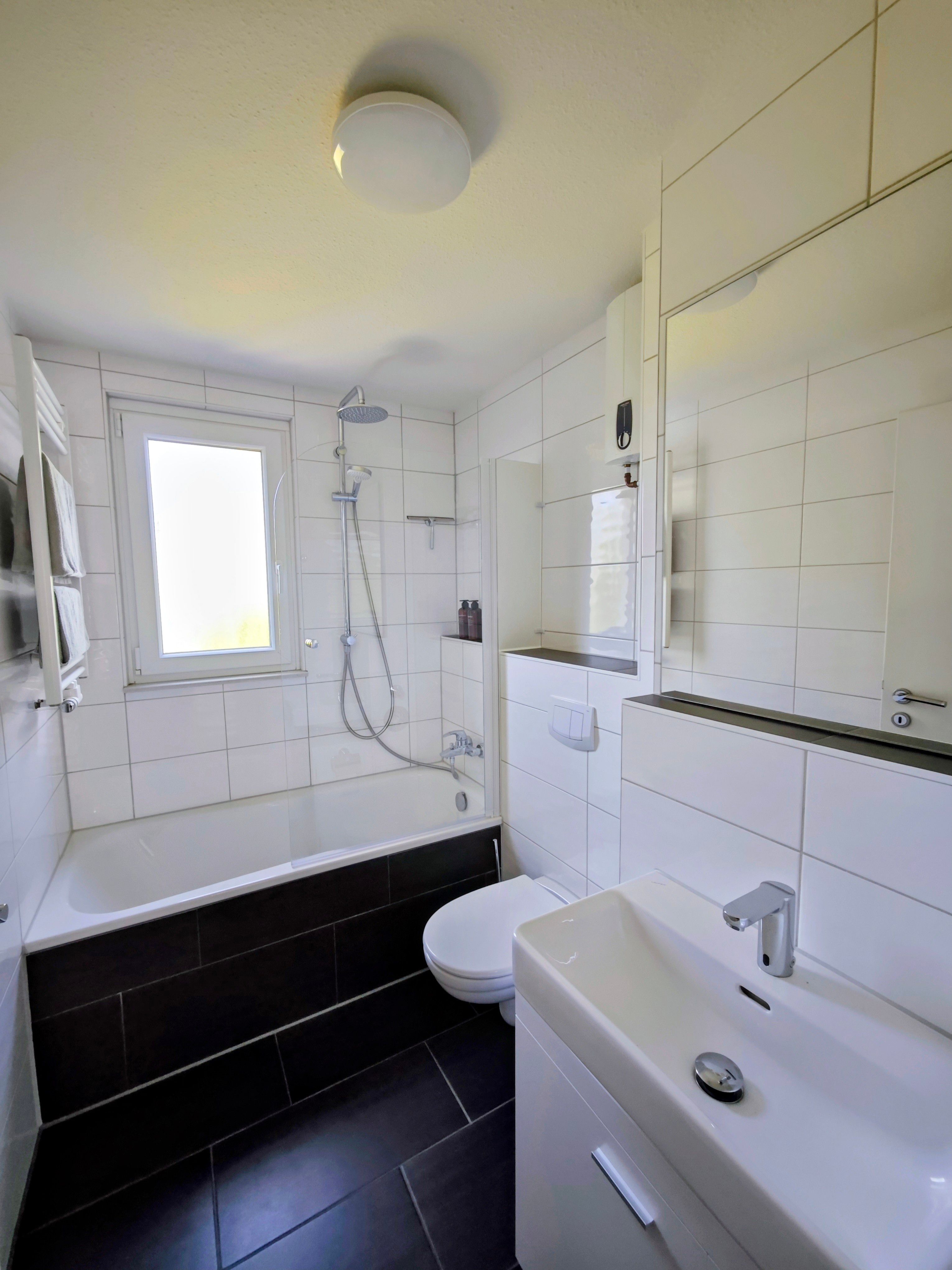 Your New Happy Place: Charming Home With Balcony Lounge & Private Workspace - 1