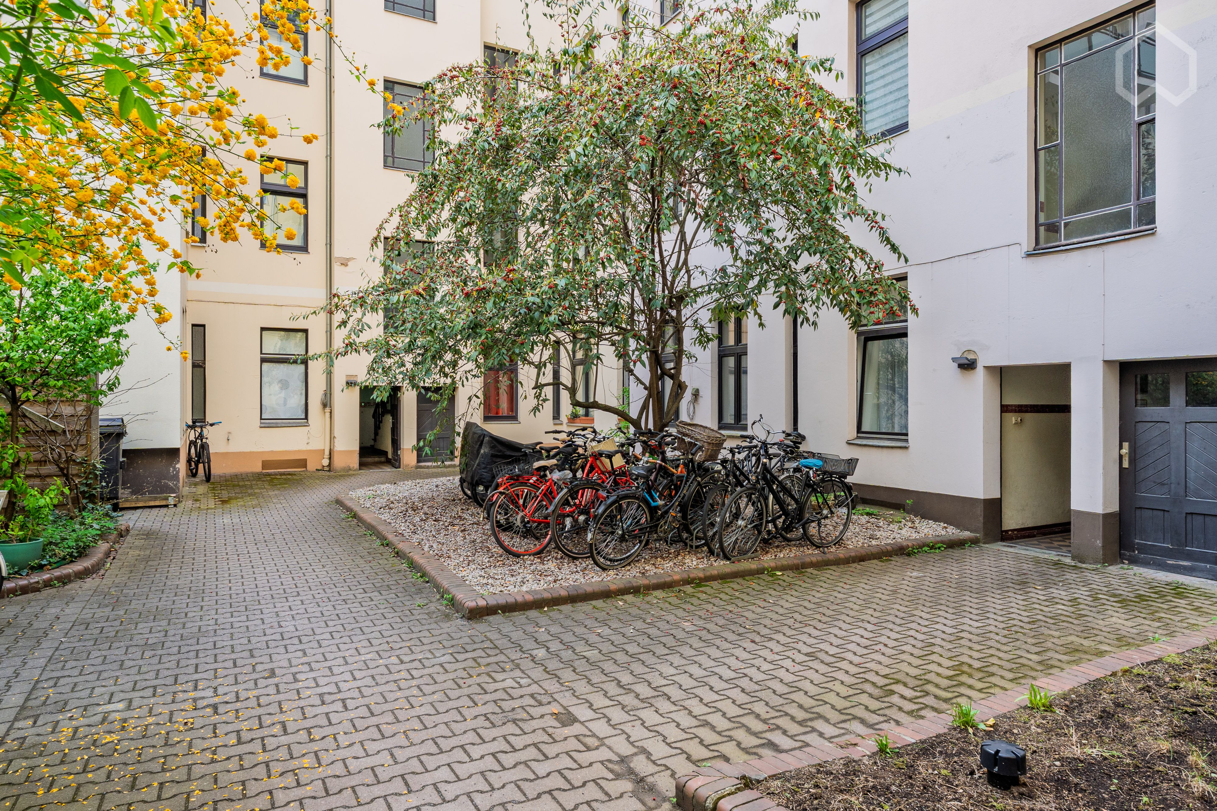  Top Location In Wedding: Stylish 2-Room Flat Next To Subway & City Train (Very Close To Ringbahn)  -  Top Location in Wedding: Stylish 2-Room Flat Next to Subway & City Train (Very close to Ringbahn)  - Gallery -  4