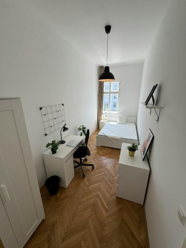 Kriemhildplatz, Vienna