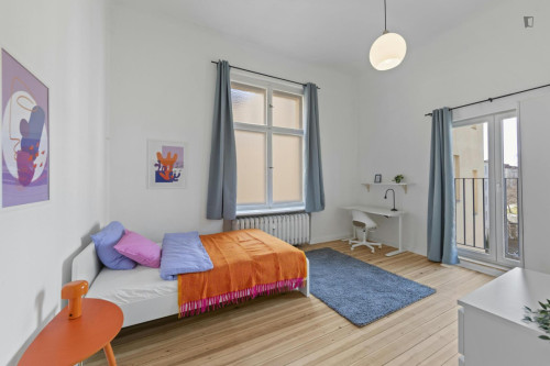 Double bedroom with a balcony, in the Schöneberg district