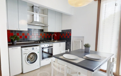 Bright double bedroom in Selvana