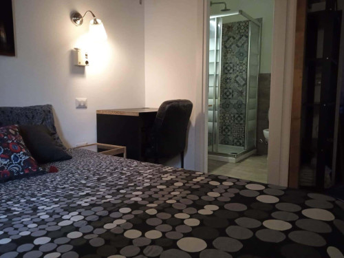 Room in Viale Leonardo da Vinci, Roma for 100 m² with 4 bedrooms