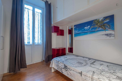Room in Viale Regina Margherita, Roma for 102 m² with 4 bedrooms