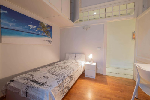 Room in Viale Regina Margherita, Roma for 102 m² with 4 bedrooms