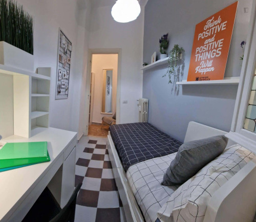 Room in Piazza Cardinal Ferrari, Roma for 103 m² with 4 bedrooms