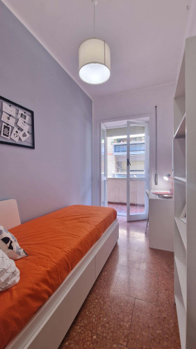 Room in Lungotevere di Pietra Papa, Roma for 156 m² with 6 bedrooms