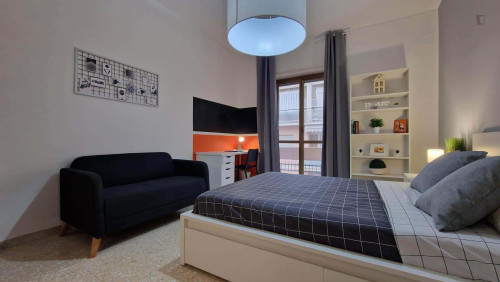 Room in Piazza Cardinal Ferrari, Roma for 103 m² with 4 bedrooms