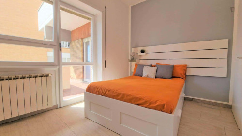 Room in Lungotevere di Pietra Papa, Roma for 156 m² with 6 bedrooms