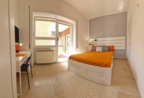 Room in Lungotevere di Pietra Papa, Roma for 156 m² with 6 bedrooms
