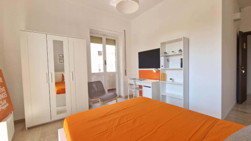 Room in Lungotevere di Pietra Papa, Roma for 128 m² with 5 bedrooms