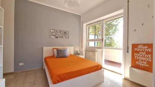 Room in Lungotevere di Pietra Papa, Roma for 128 m² with 5 bedrooms