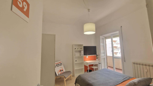 Room in Lungotevere di Pietra Papa, Roma for 156 m² with 6 bedrooms