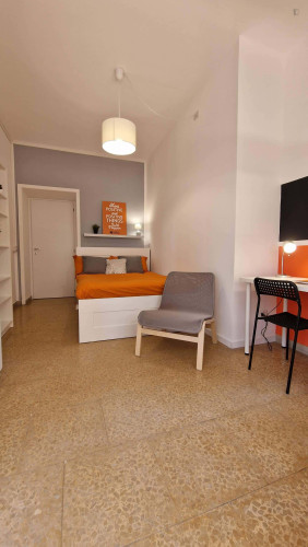 Room in Lungotevere di Pietra Papa, Roma for 155 m² with 6 bedrooms