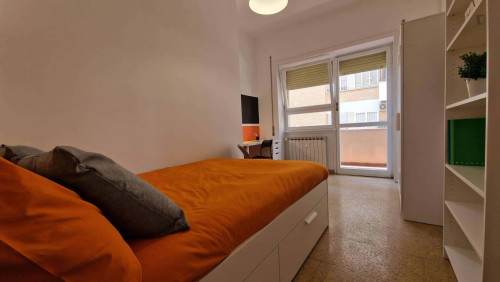 Room in Lungotevere di Pietra Papa, Roma for 155 m² with 6 bedrooms