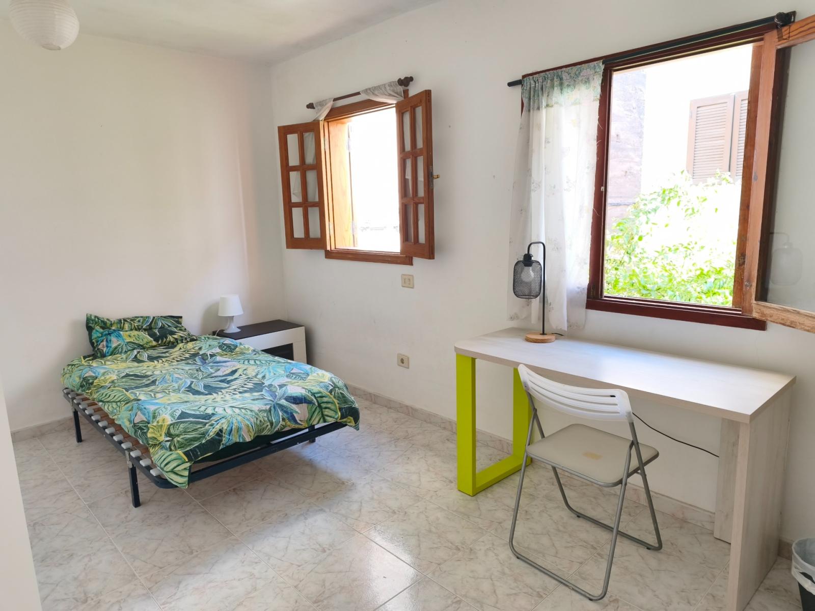 Single Bedroom In 4-Bedroom House - Single bedroom in 4-bedroom house - Gallery - 1