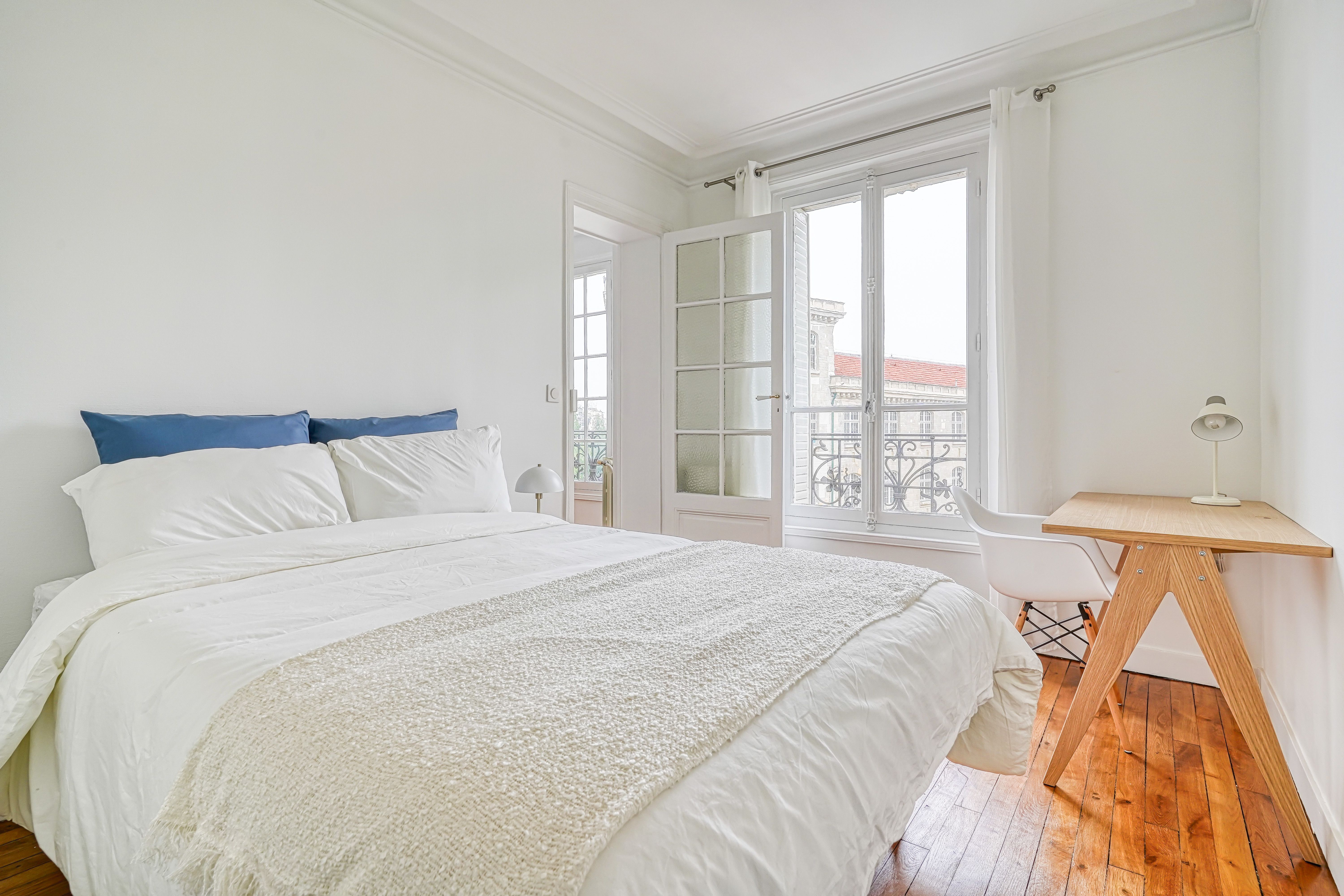  Charming 2-Bedroom Furnished Apartment Near Montmartre  -  Charming 2-Bedroom Furnished Apartment Near Montmartre  - Gallery -  8