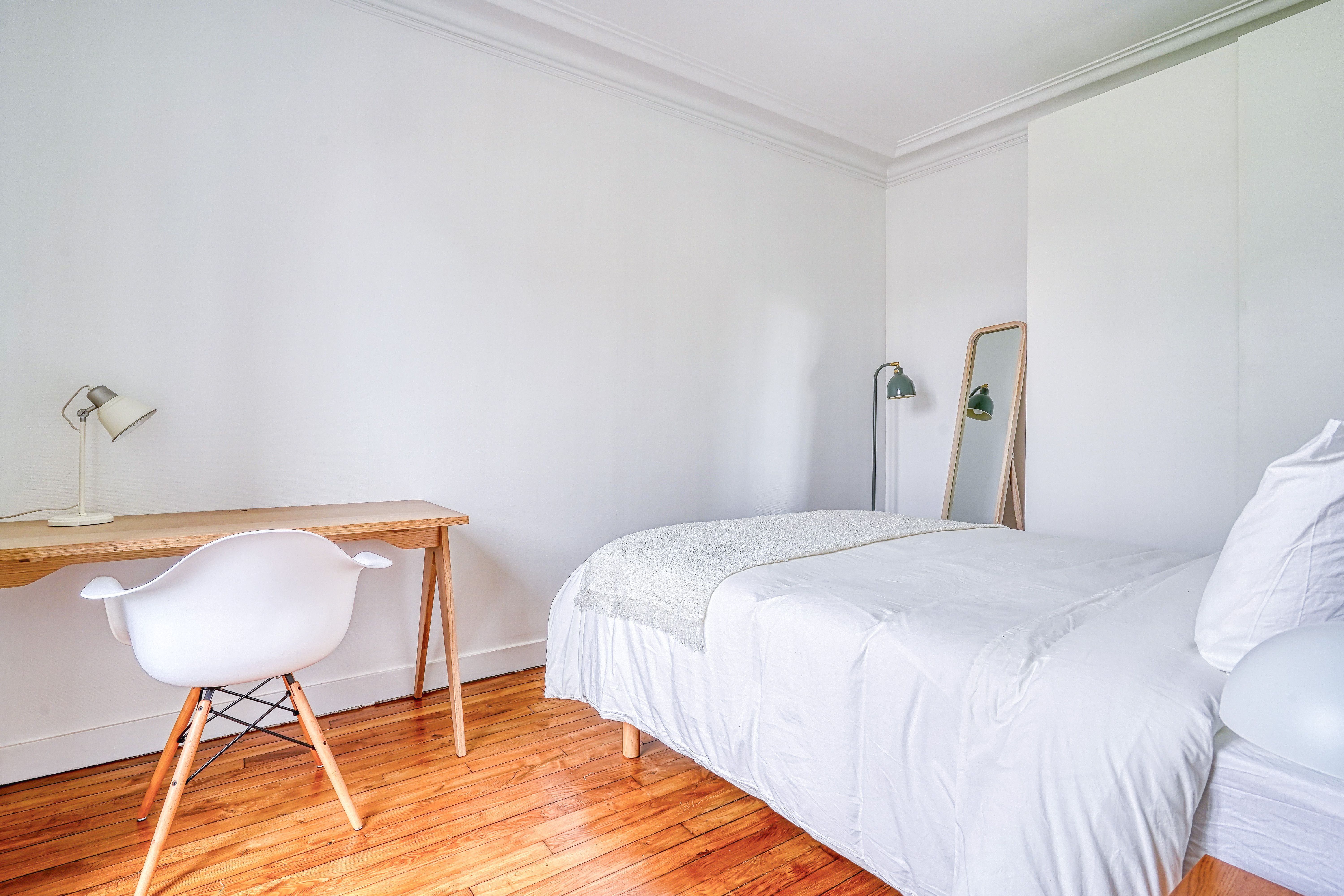  Charming 2-Bedroom Furnished Apartment Near Montmartre  -  Charming 2-Bedroom Furnished Apartment Near Montmartre  - Gallery -  7