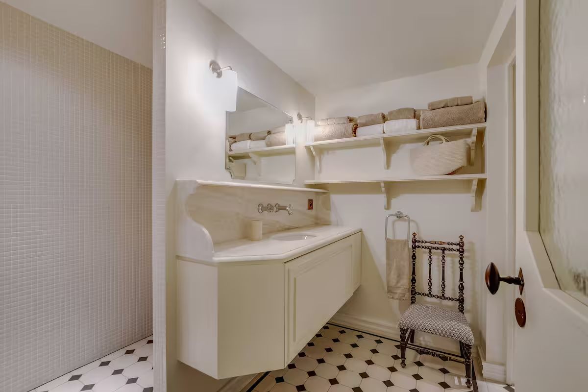  An Elegant, Practical And Ultra-Comfortable Living Space  -  An elegant, practical and ultra-comfortable living space  - Gallery -  16