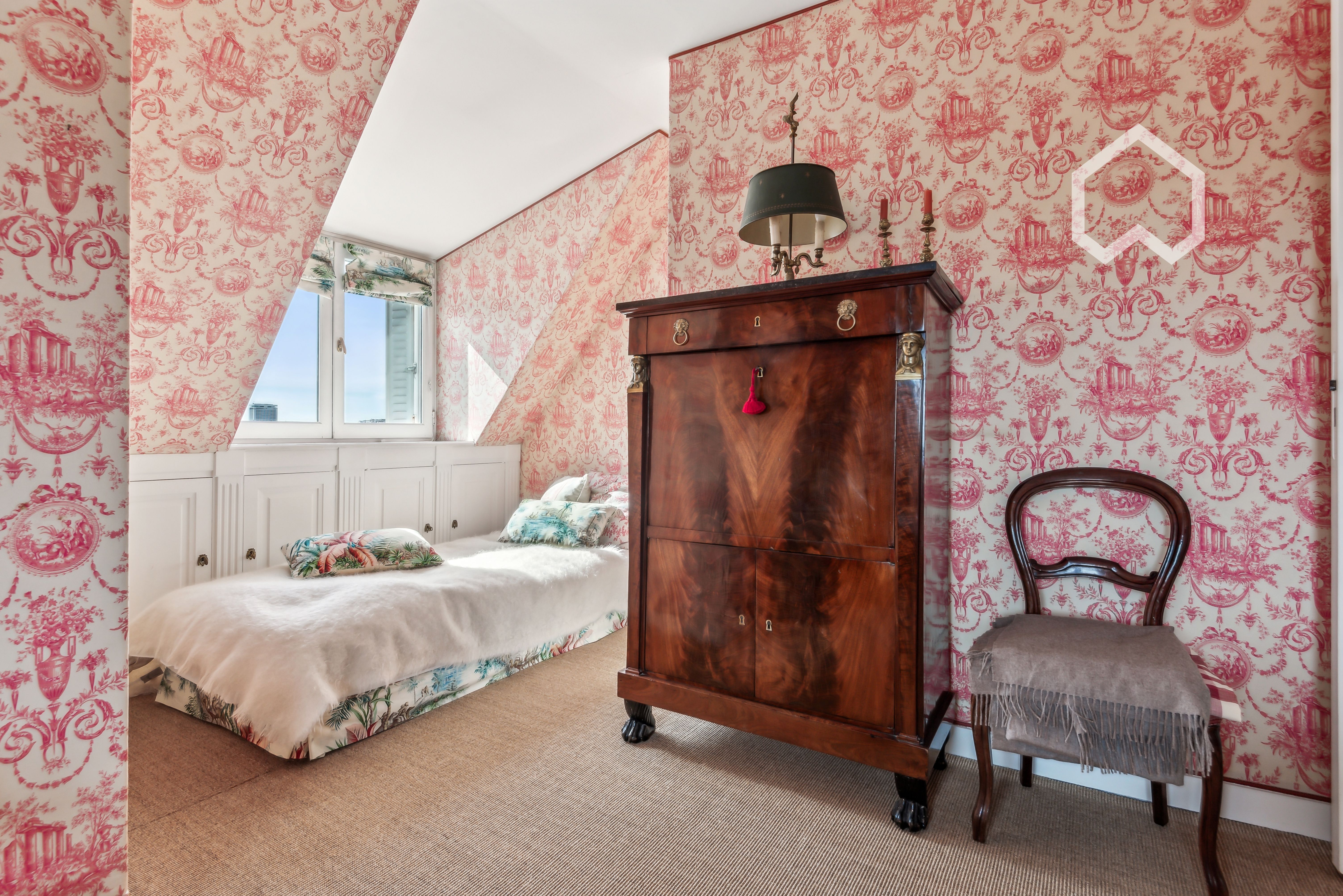  Charming, Freshly Renovated Three Bedroom Duplex Apartment  -  Charming, freshly renovated three bedroom duplex apartment  - Gallery -  6