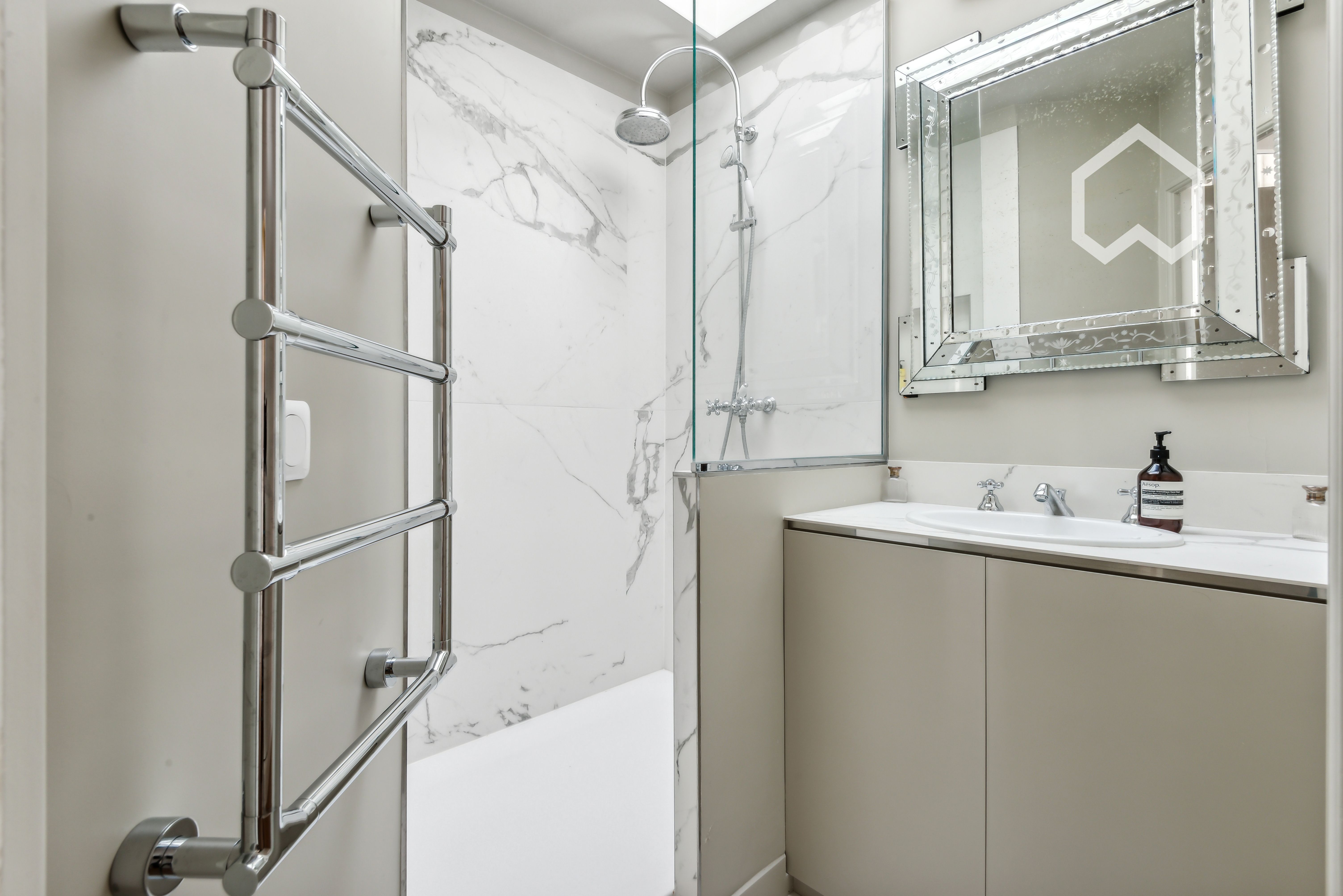  Charming, Freshly Renovated Three Bedroom Duplex Apartment  -  Charming, freshly renovated three bedroom duplex apartment  - Gallery -  10