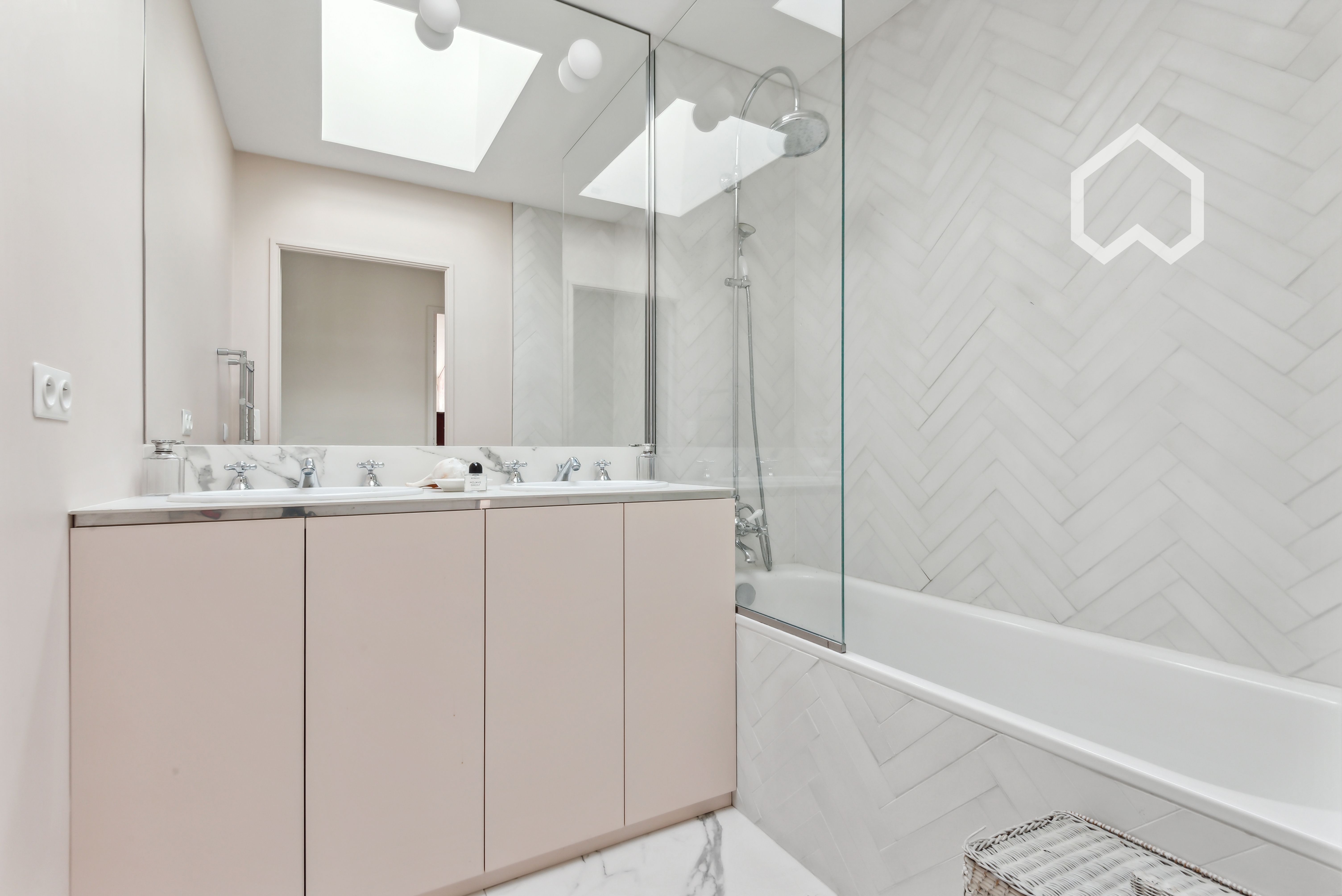 Charming, Freshly Renovated Three Bedroom Duplex Apartment - Charming, freshly renovated three bedroom duplex apartment - Gallery - 9