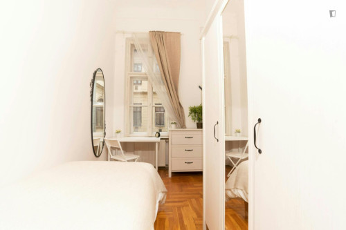 Inviting double bedroom near Budapest-Nyugati  - Gallery -  5