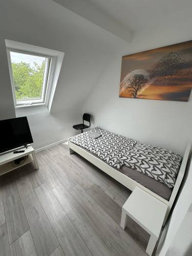 Centrally located apartment near Bunter Garten in Mönchengladbach MG09