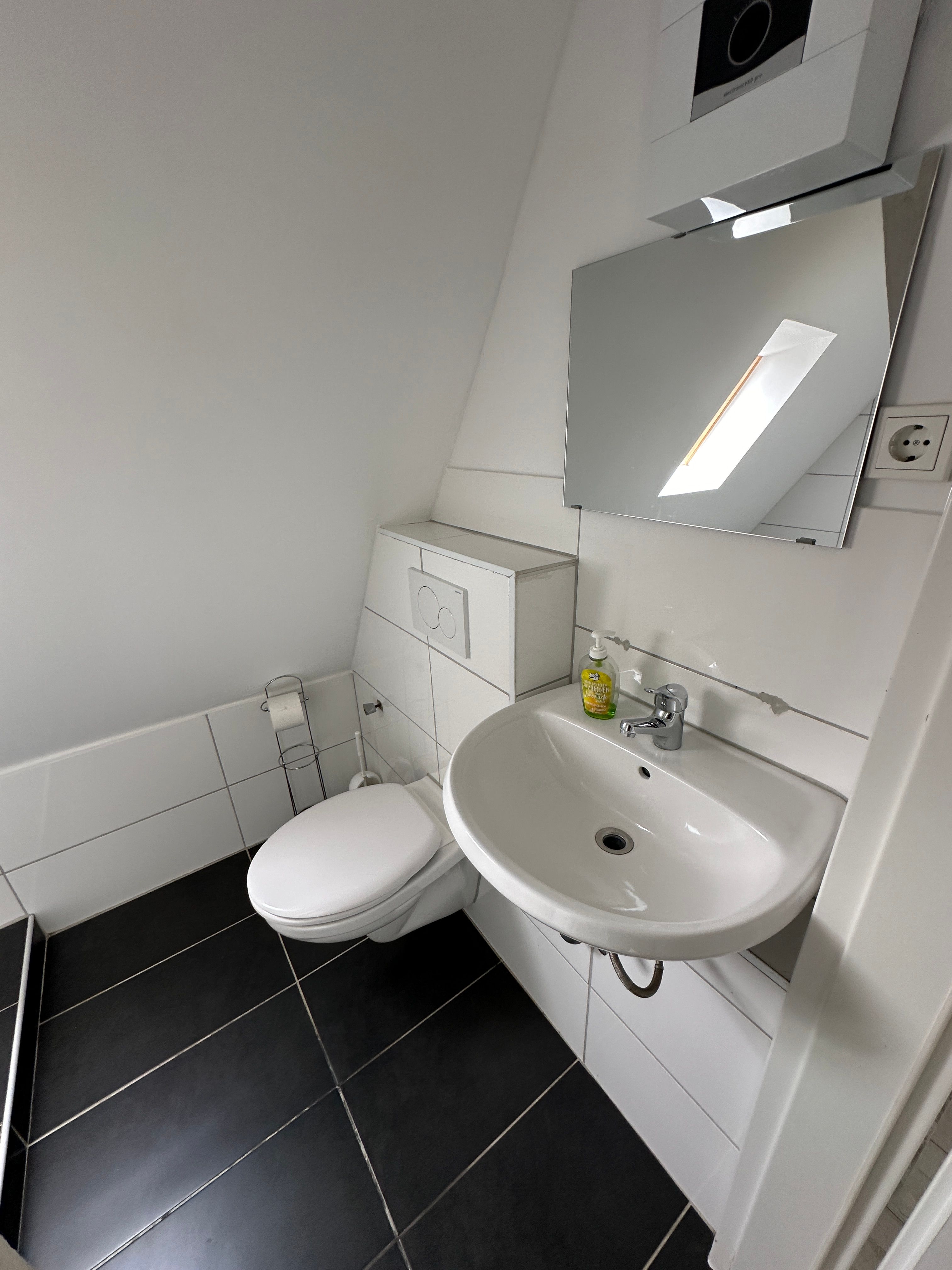 Centrally Located Apartment Near Bunter Garten In Mönchengladbach MG09 - 1