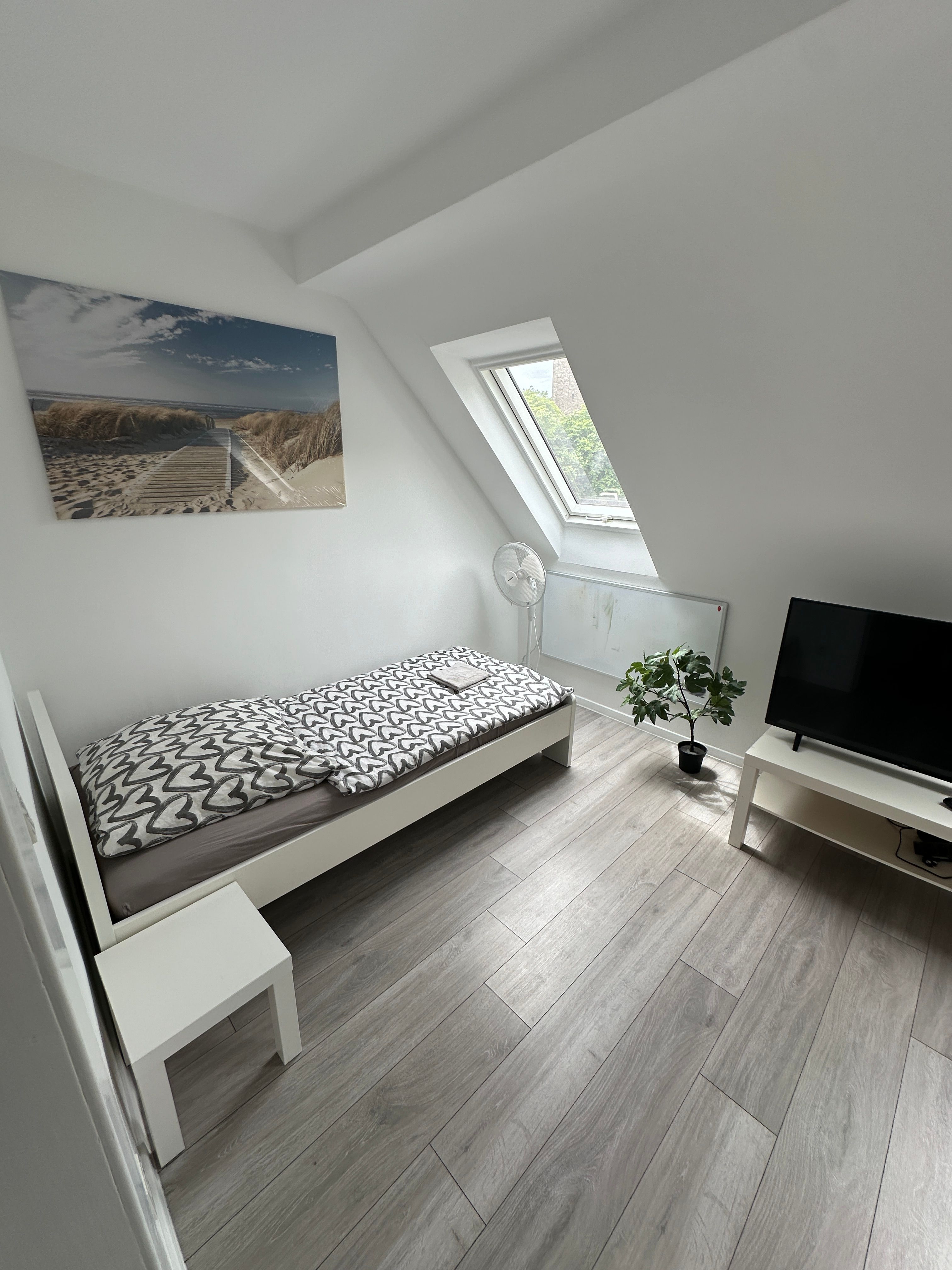 Centrally Located Apartment Near Bunter Garten In Mönchengladbach MG09 - 10