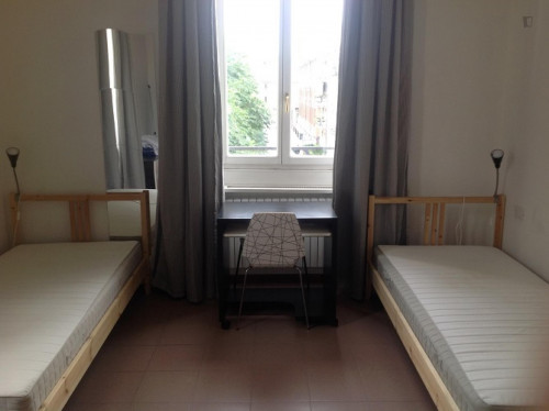 Bed in a twin bedroom, in Gratosoglio - Gallery - 15