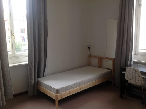 Bed in a twin bedroom, in Gratosoglio - Gallery - 27