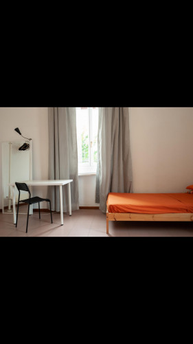 Bed in a twin bedroom, in Gratosoglio - Gallery - 14
