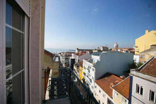 Comfy single bedroom in Santa Apolónia