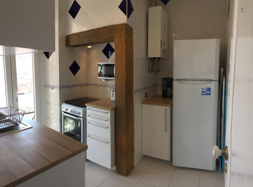 Single lighty bedroom in Intendente with window-doors