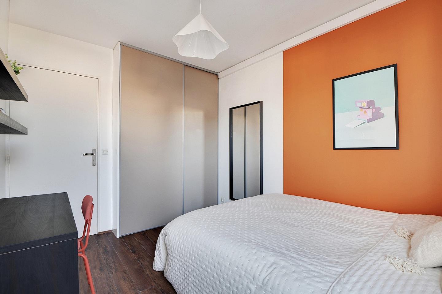  Move Into This Vibrant 10 M² Room – PA122  -  Epinettes  - Gallery -  3