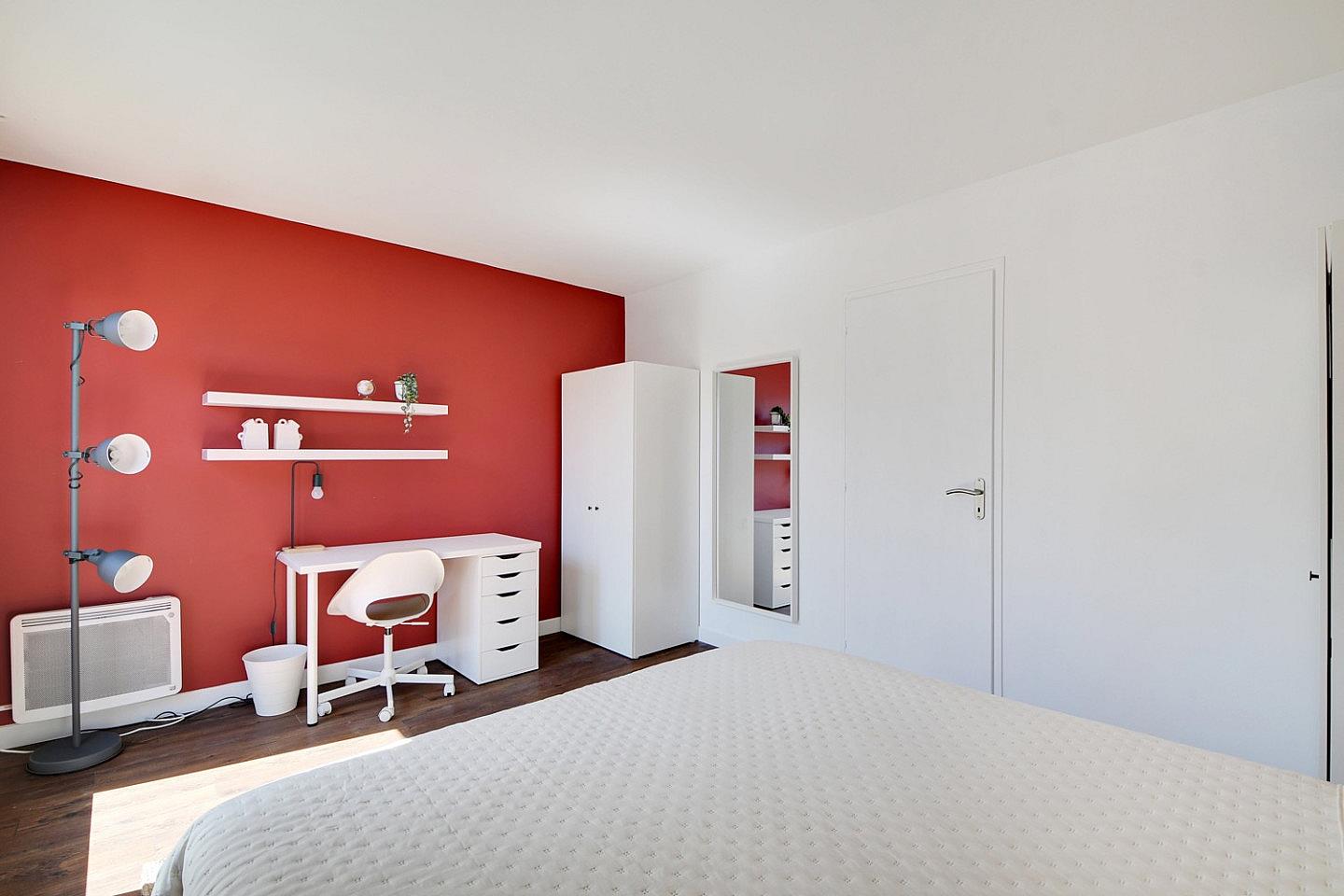  Move Into This 18 M² Spacious Room – PA120  -  Epinettes  - Gallery -  3