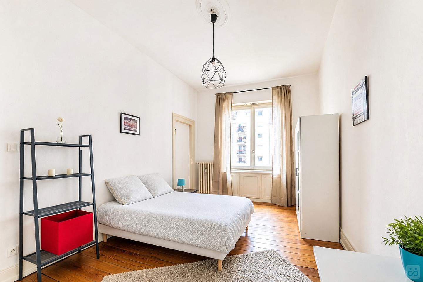 Spacious And Bright Room - 18m² - ST32 - 1