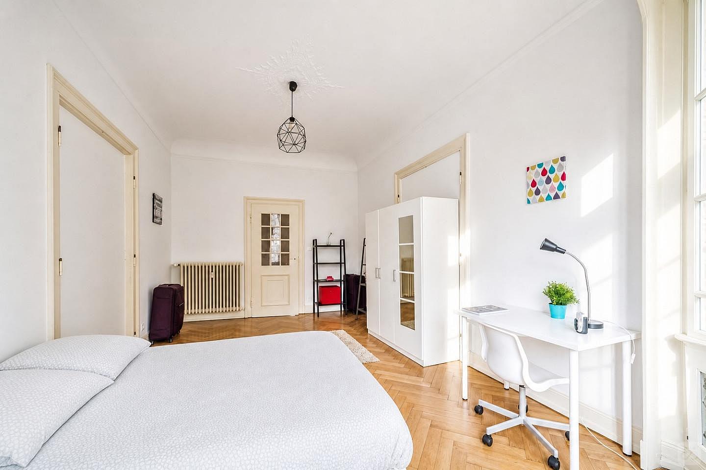 Large Bright Room - 20m² - ST30 - 2