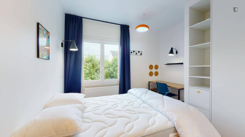 Large single ensuite bedroom near Paris Nanterre University