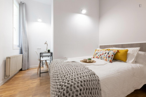 Graceful double bedroom in a 9-bedroom flat, in Jeronimos