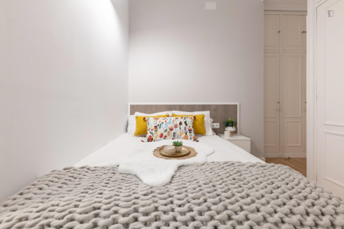 Graceful double bedroom in a 9-bedroom flat, in Jeronimos