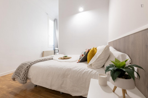 Graceful double bedroom in a 9-bedroom flat, in Jeronimos